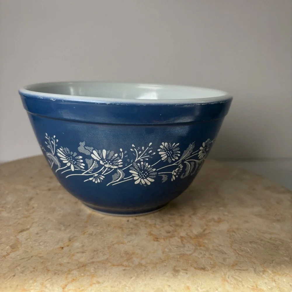 Pyrex Mixing Bowl 1.5 Pint Blue Colonial Mist 401 Vintage Floral Milk Glass - Picture 3 of 10